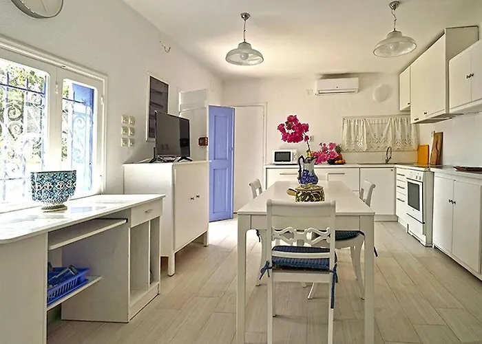 Pleiades Bay Leros فيلة أليندا