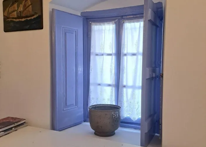 Pleiades Bay Leros * أليندا